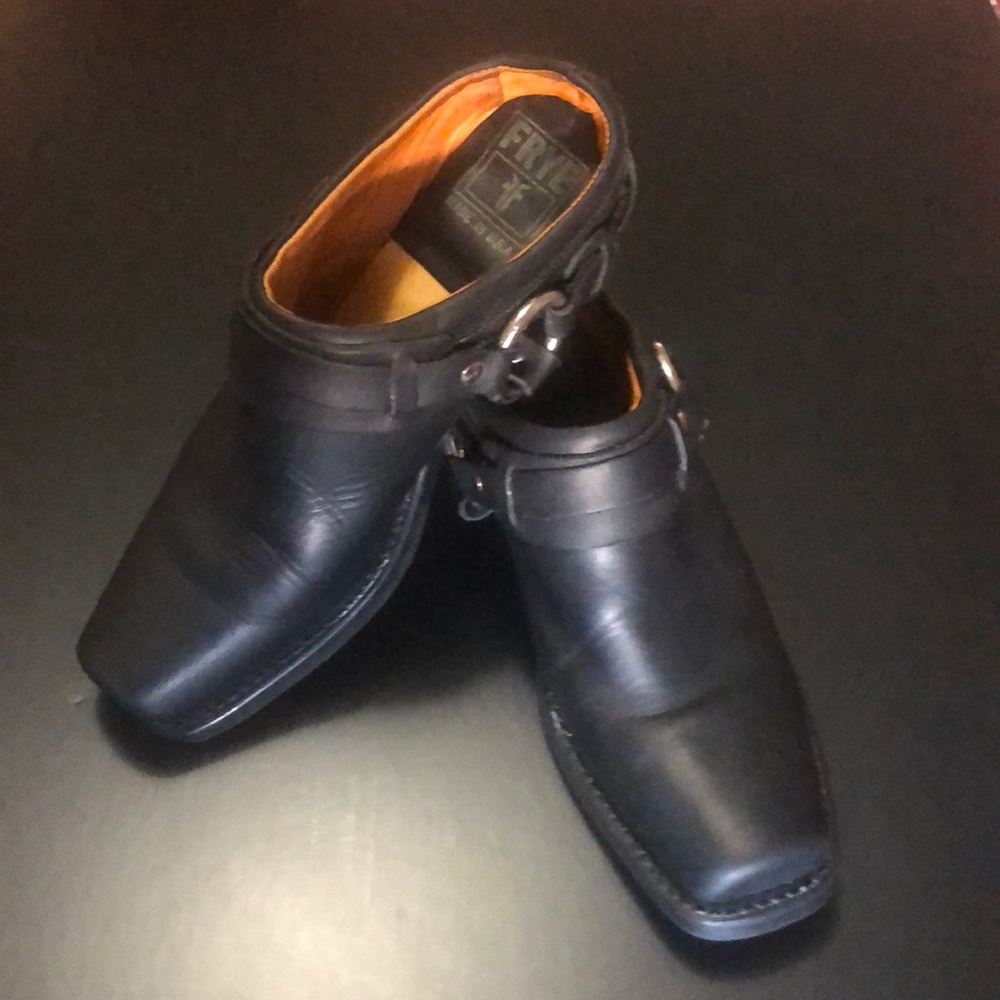 Frye Bootlet Clogs in black,harness and rings deco